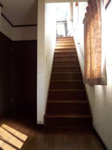 S様宅 宅階段昇降機・廊下床張替 - BEFORE